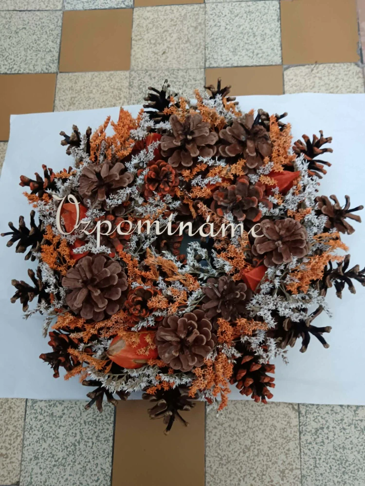 Šiškový věnec se staticí oranžový