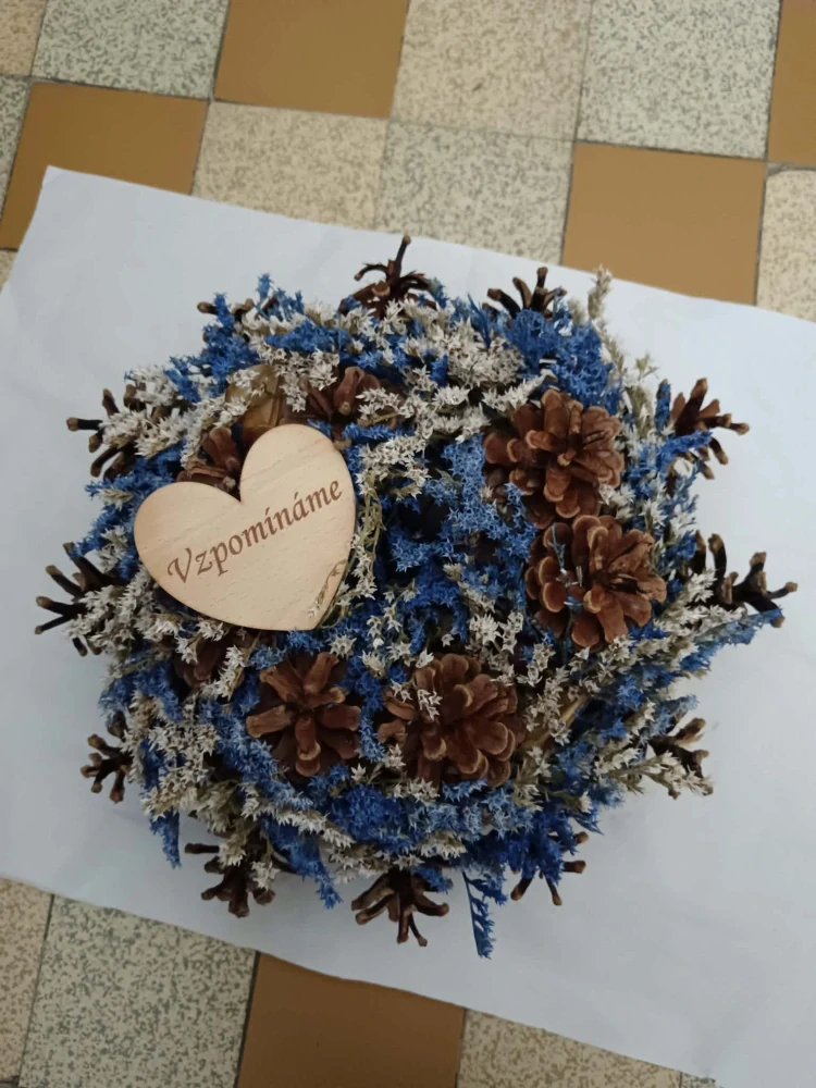 Šiškový věnec se staticí modro-bílý
